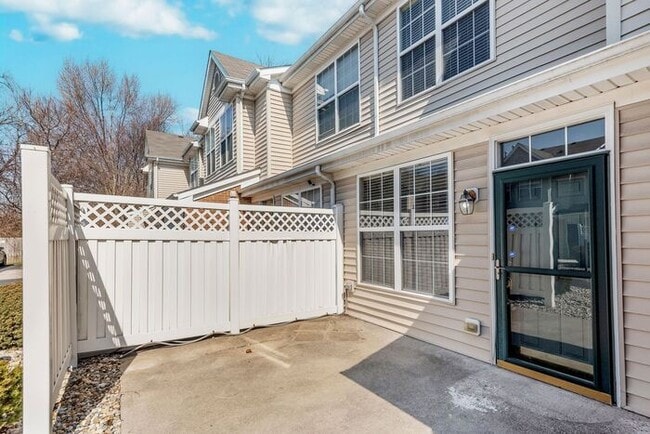 Photo - Beautiful town home in the quiet Towne Park community!!