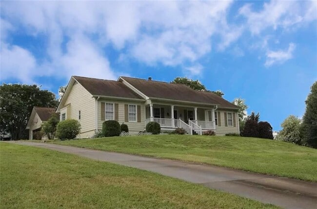Building Photo - 818 Springlake Rd