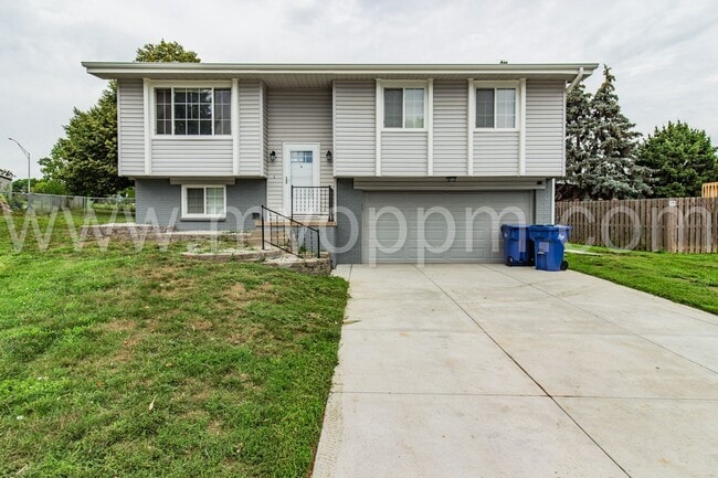 Coming Soon! Beautifully Remodeled 3 Bedro... - Coming Soon! Beautifully Remodeled 3 Bedro... House