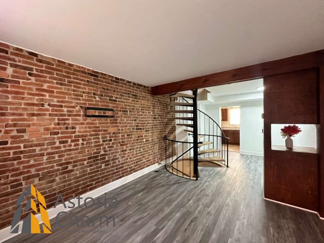 Building Photo - 4 Bedrooms and Fenced Yard in a Desirable Neighborhood