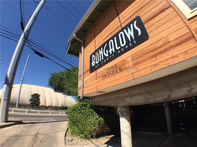 Building Photo - 2800 Cole St Unit C207