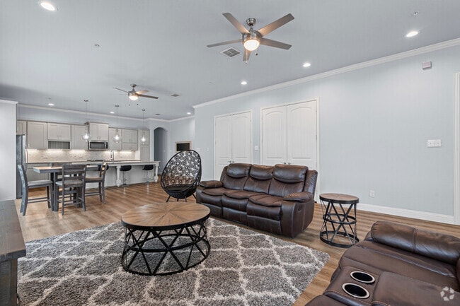 Building Photo - 3322 S University Dr Rental