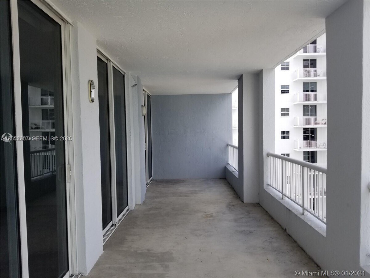 Photo - 170 SE 14th St Unidad 2205