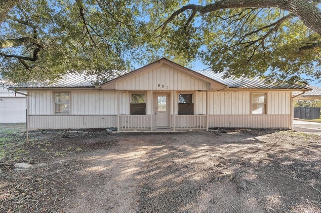 Photo - 601 S Cochran St