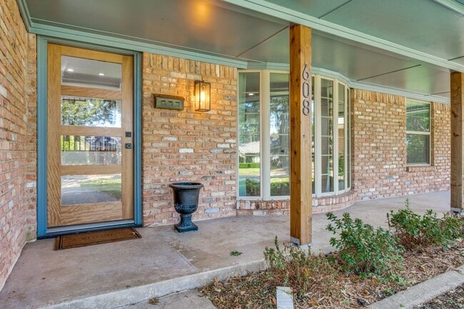 Photo - Extraordinary Irving Home on Quiet cul-de-sac!