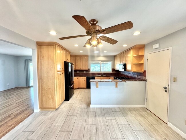 Photo - Beautiful 3bd/2ba HOUSE in Clairemont Mesa! 2-car Garage, AC, laundry, patio, VIEWS!