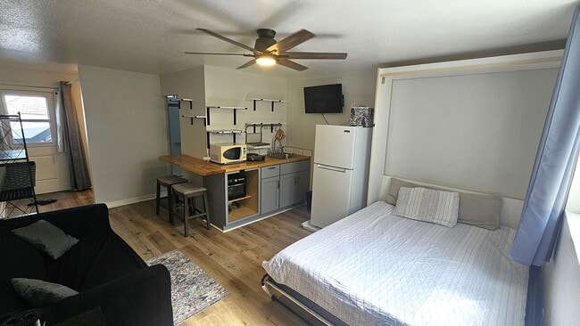 Photo - Studio, 1 covered parking with Murphy bed