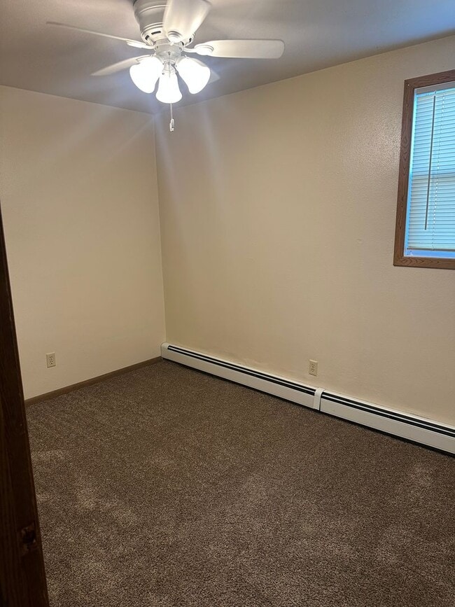 Photo - Forestview 2 Bedroom Lower Apartment Unidad 1516-3