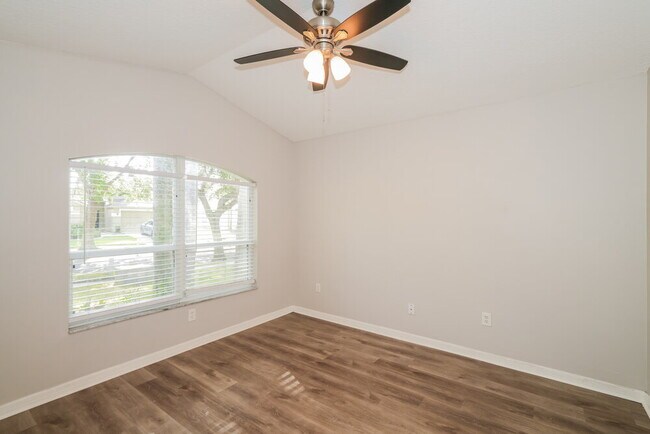 Photo - 3304 Pin Oak Ln