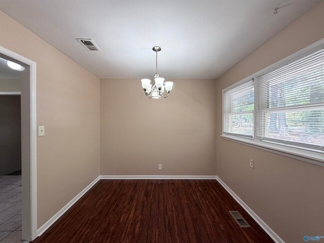 Photo - 2205 Glen Iris Rd NW
