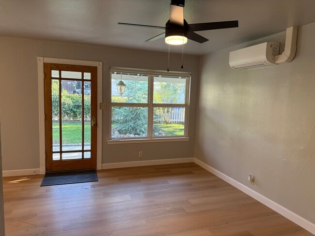 Building Photo - 1000 Figueroa St Unit B