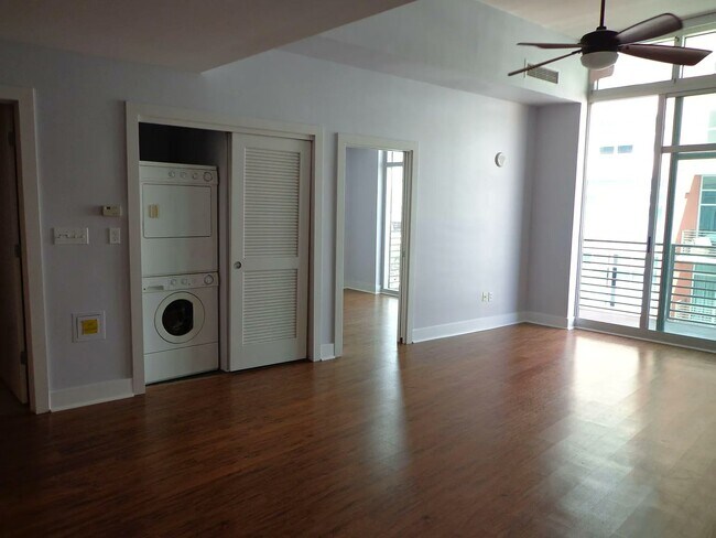 Photo - 1120 E Kennedy Blvd Unidad Crimson