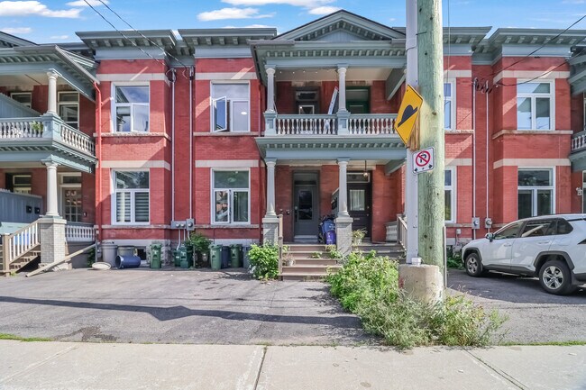 Building Photo - 454 McLeod St Unit 1