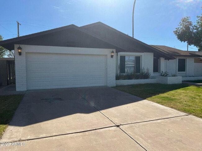 Photo - 8121 N 16th Dr
