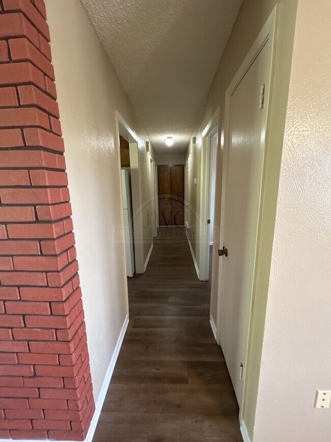 Photo - 607 Spoke Dr