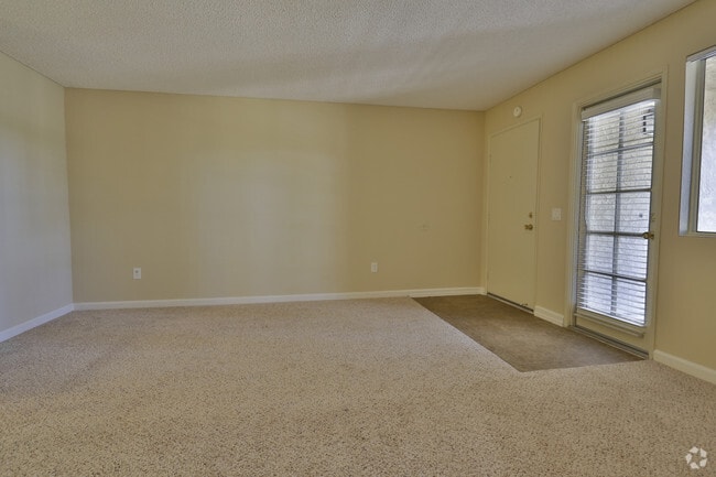 1x1 livingroom - Pinecrest Apartments