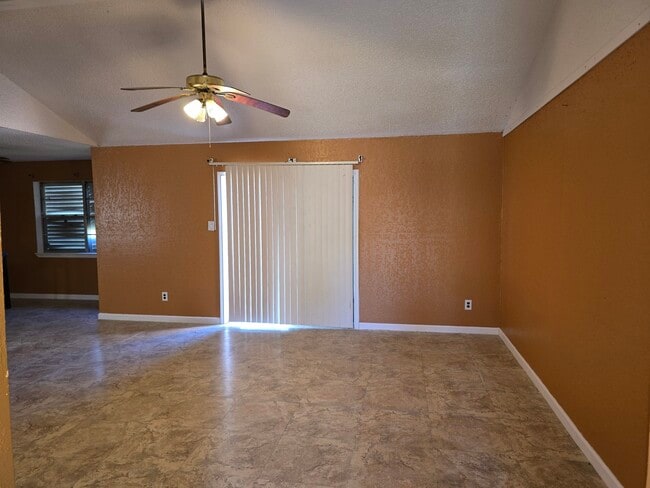 Photo - 7218 Oriole St