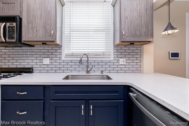 Photo - 2742 Inman St