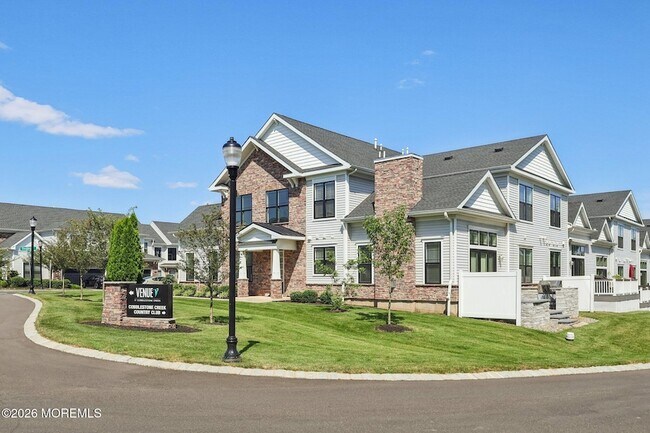 Photo - 2 Dogleg Ln