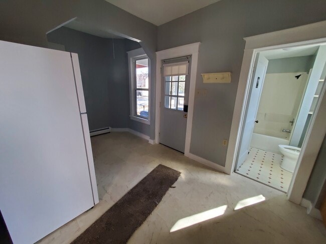 Photo - 112 W Marshall St