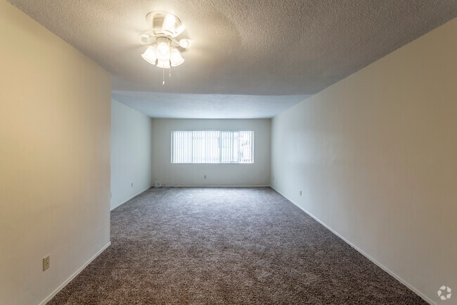 2 BR, 1 BA - 1100 SF
