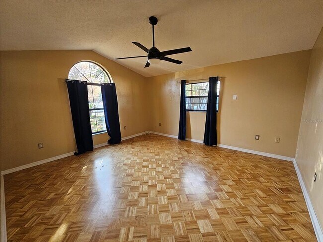 Photo - 2940 Dupont St