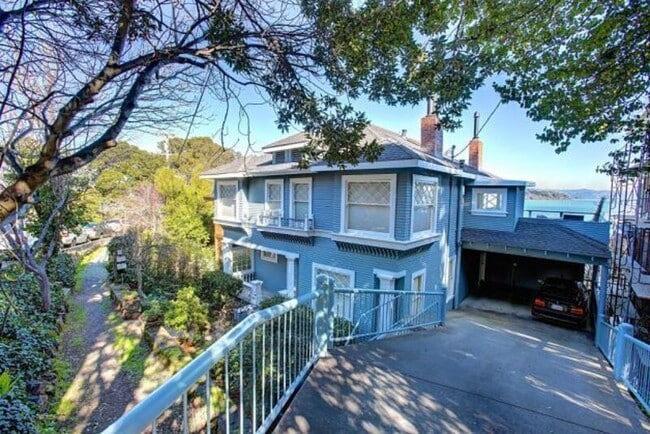 Building Photo - 34-36 BULKLEY AVE