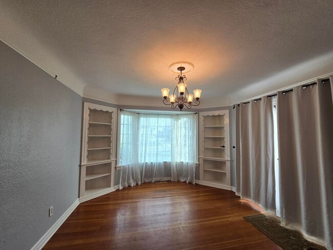 Photo - 4 Bedroom, 2 Bathroom House!