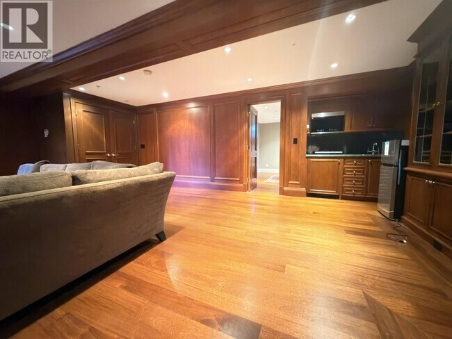 Photo - 3637 Pine Cres