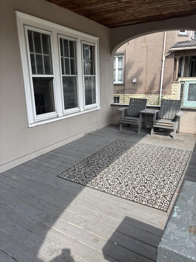 Photo - 329 Christina St N Unit Upper