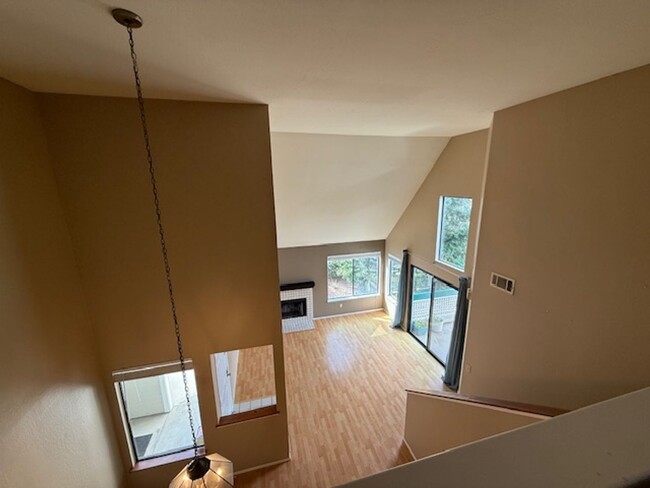 Spacious 1-Bedroom Condo in Quiet Hilltop ... - Spacious 1-Bedroom Condo in Quiet Hilltop ...