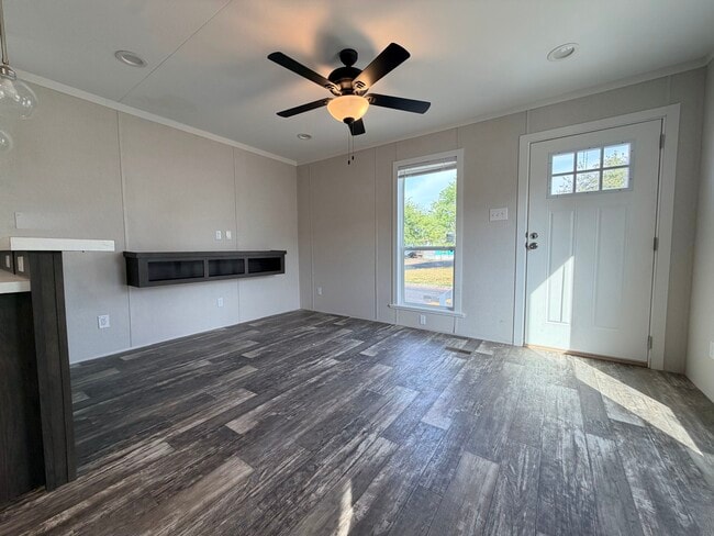 709 N Collins Fwy
