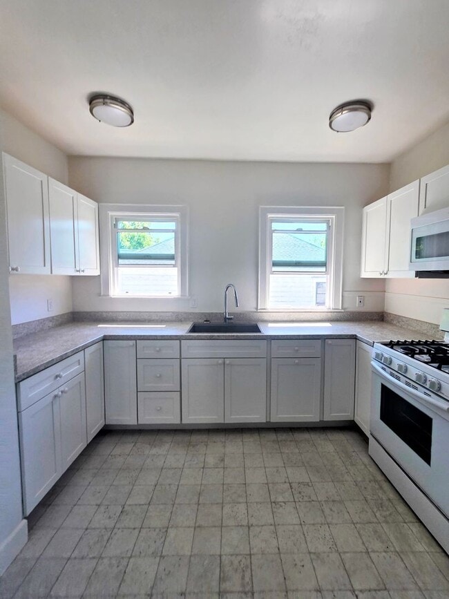 Photo - Charming Downtown Petaluma Gem - 3bed 1.5 Bath Available Now !