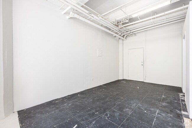 Loft - 898SF - Dining Room