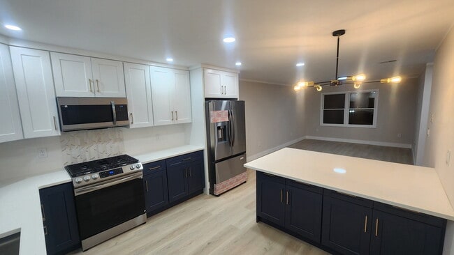 Building Photo - 731 Lake Ave Unit 2