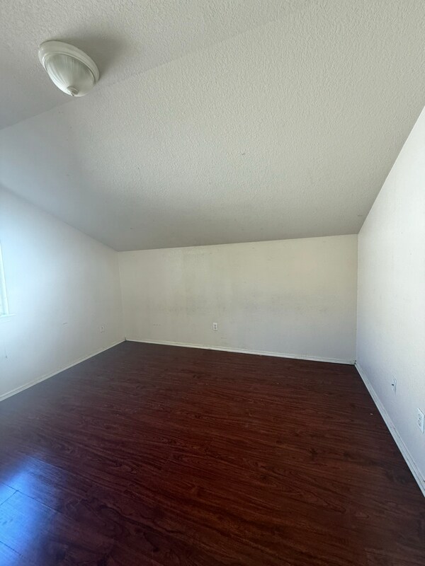 Photo - 1209 Coronation Way