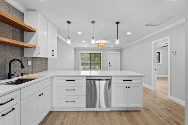 Photo - 2600 NE 5th Ave