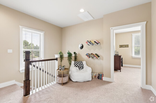 4BR, 4BA - 1,800SF - Reading Nook