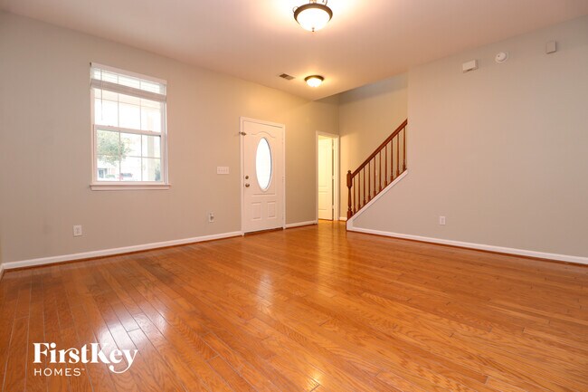 Photo - 140 Graduate Ln