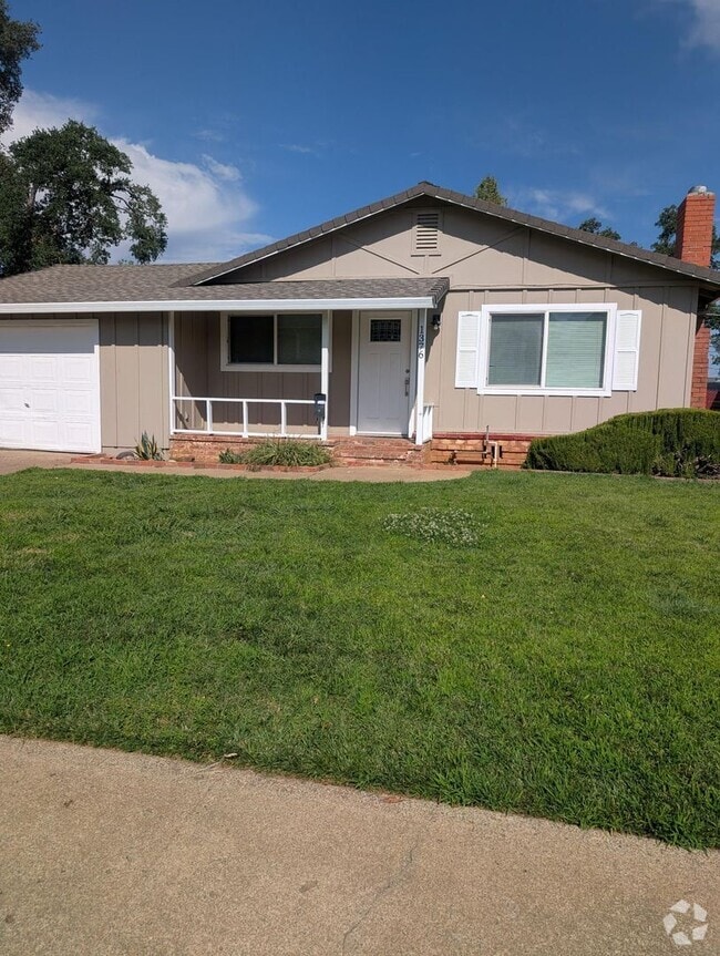 Building Photo - Charming home in great neighborhood