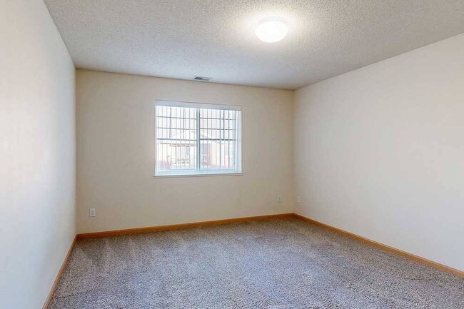 Wake up to natural light pouring inyour bedroom is a peaceful, private retreat with plenty of space to unwind.