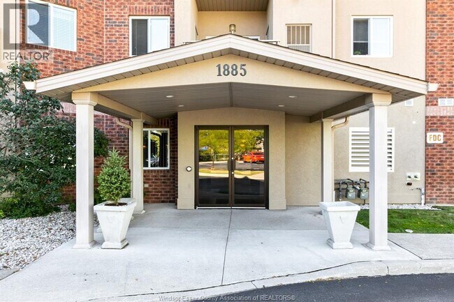 Photo - 1885 WESTVIEW 211 Unit 211