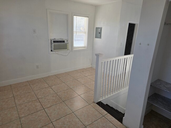 Building Photo - 1122 SW 17th Ave Unit #3