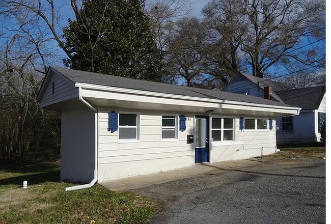 Adorable 1 bedroom 1 bath home. Located in... - Adorable 1 bedroom 1 bath home. Located in...