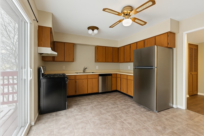 Photo - 470 Echo Ln Unit C