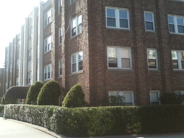 Photo - 2035 Commonwealth Ave
