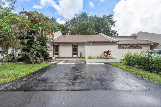 Photo - 1581 NW 98th Way