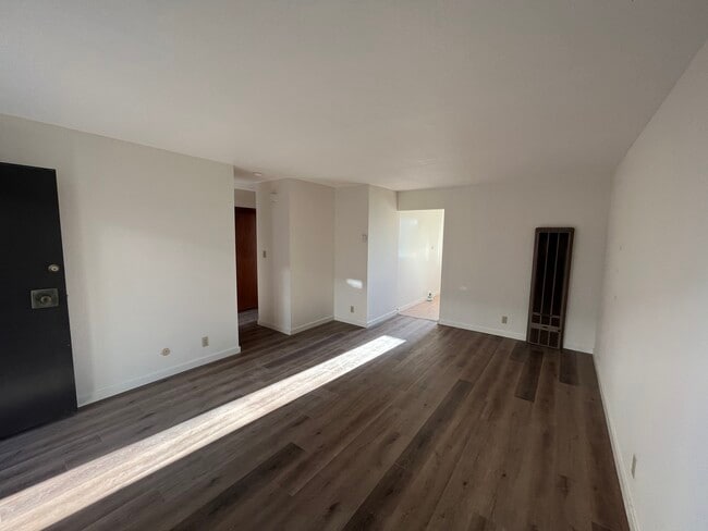 Building Photo - 1822 Francisco St Unit 14 Rental