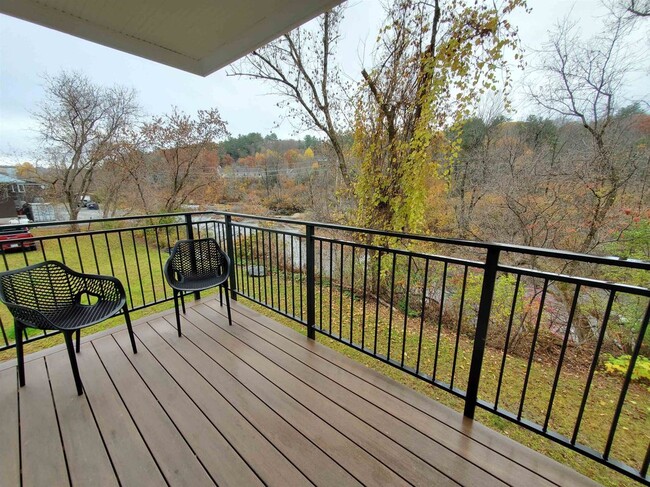 Photo - 195 Mechanic, 107