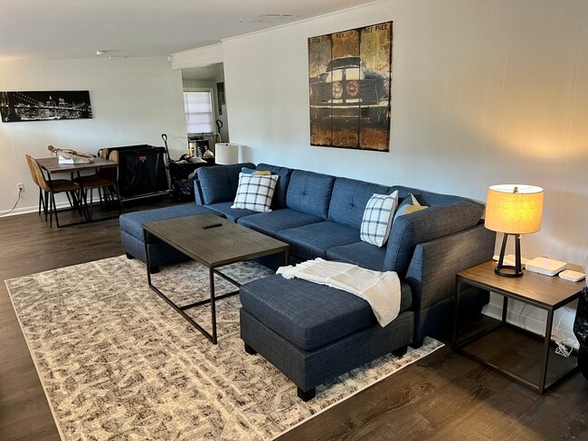 Photo - 325 S 2nd St